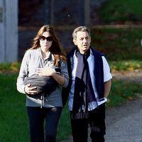 Nicolas Sarkozy and wife Carla Bruni taking a stroll with Giulia | Picture 113962